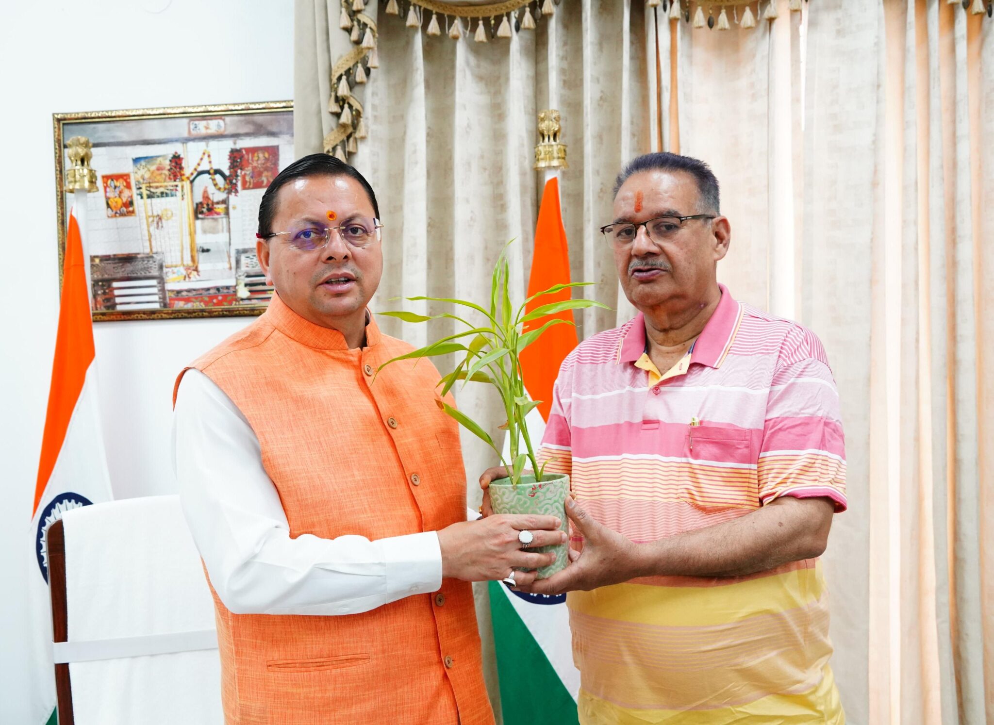 मुख्यमंत्री धामी से मिले मंत्री गणेश जोशी